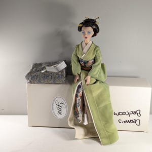Boneca de moda gueixa Maiko Gene Marshall com quimono japonês e caixa, Ashton-Drake Galleries, boneca colecionável de 15,5&quot; projetada por Mel Odom