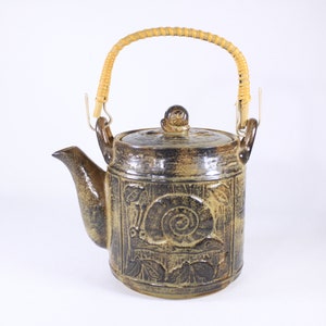 Vintage Japanese stoneware Snail themed teapot, carved ceramic 4 cup teapot image 3