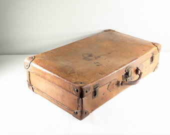Antique English distressed leather suitcase, men's hand luggage, overnight hard bag, grooming vanity case