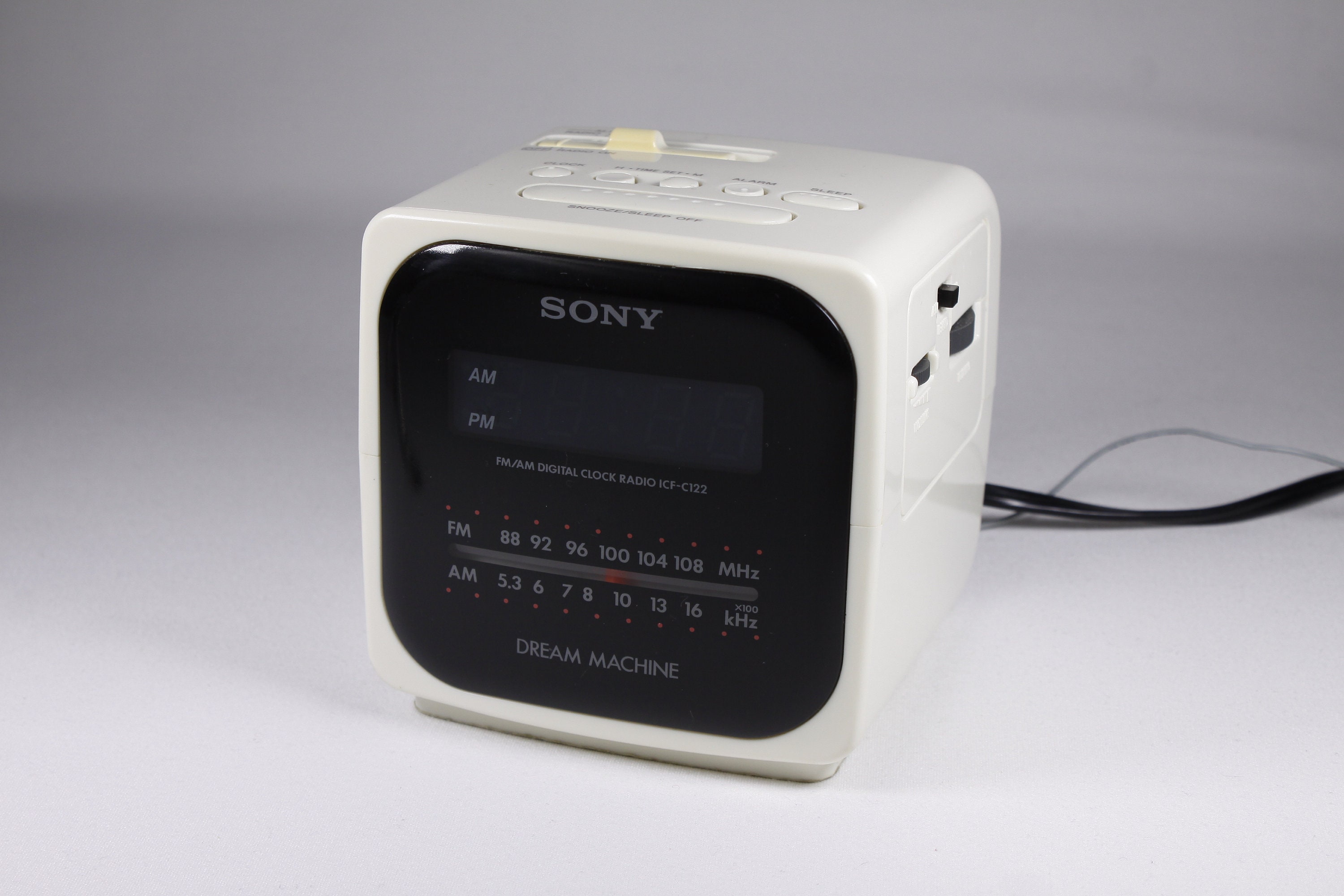 1987 Sony Dream Machine Alarm Clock Radio ICF-C122, Retro Bedroom