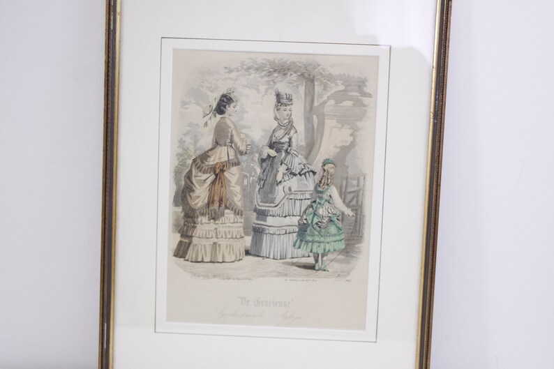 1900s Fashion Print De Gracieuse, Geillustreerde Aglaja no. 962 hand coloured engraving in simple frame image 3