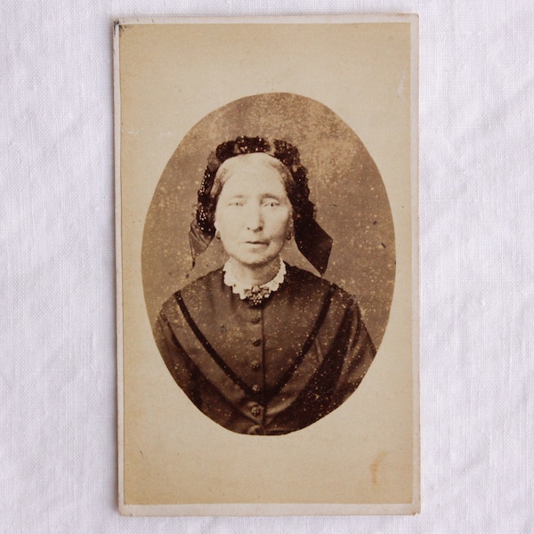 Antique early CDV of an old lady, mat blank carte de visite