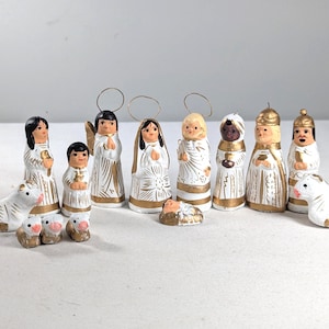 Vintage Mexican Folk Art pottery Nativity set 14 pcs complete handmade Christmas Nativity group in white and gold, nativity set handmade