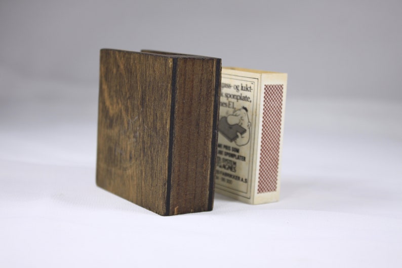 Vintage NORGE Norwegian matchbox holder Hjelpestikker Nitedals graphic matchbox, Pewter Face Viking ship wooden slip case image 4