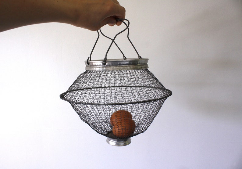 1940s Italian wire egg basket, collapsible strainer egg gathering basket image 4