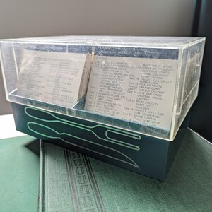 Cartões de receitas de Marguerite Patten da década de 1960 em caixa azul por Paul Hamlyn Ltd Inglaterra