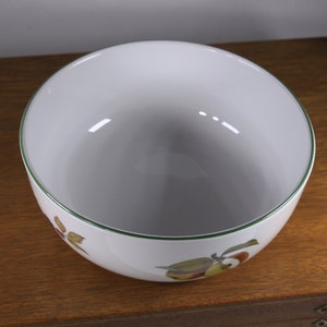 1986 English Royal Worcester Evesham Vale 8 round bowl, Freezer to Oven, Oven to Table, Microwave proof fine china image 2