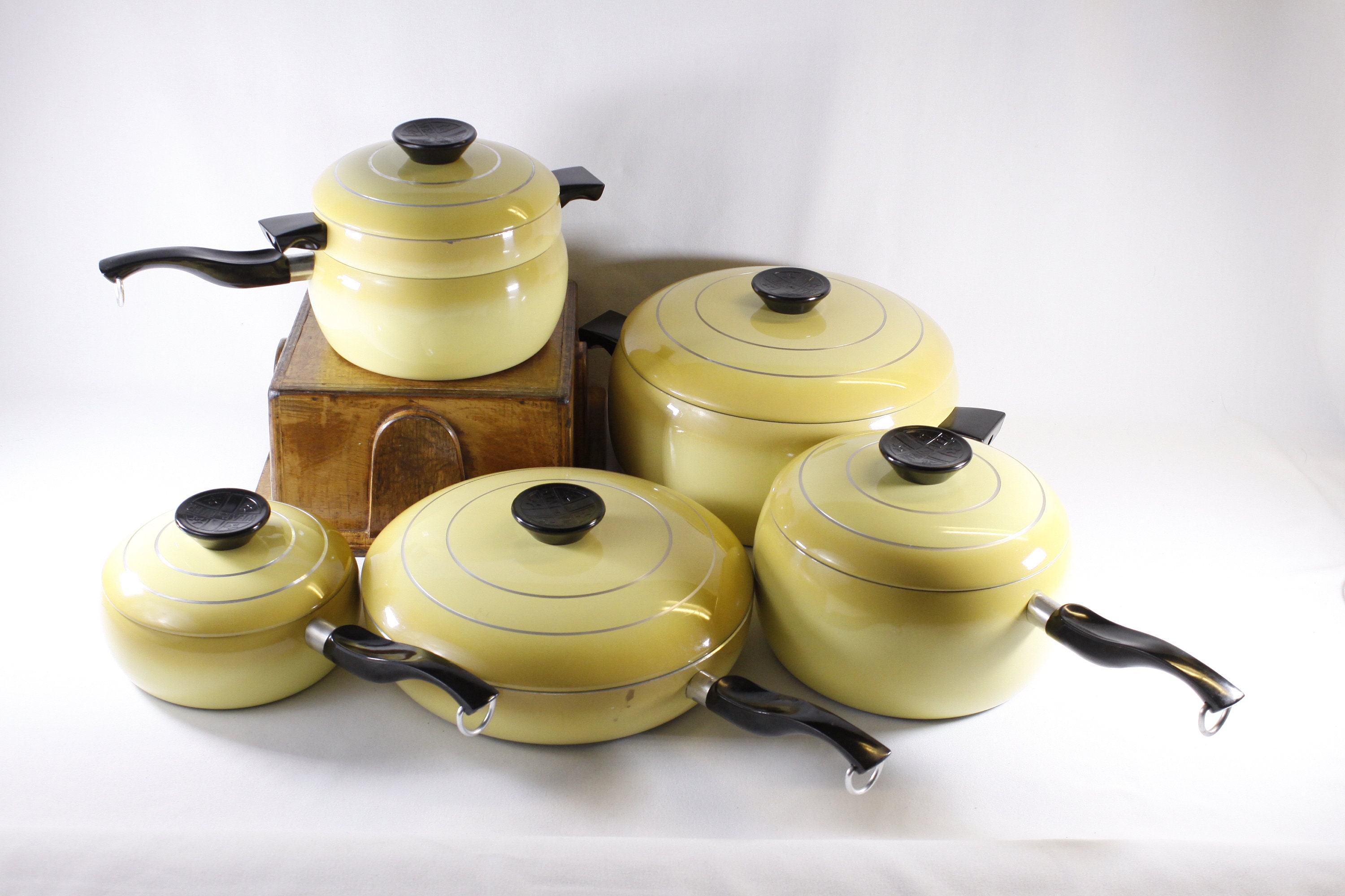 Club Cookware Brown Vintage Pots & Pans W/ Lids. - Bunting Online