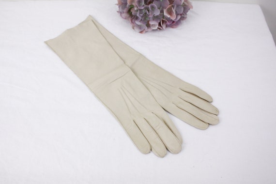Vintage long kid leather gloves size 7.5, cream le