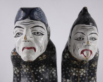 Rare paire de serviteurs javanais ou de figurines matrimoniales 25 cm / 25 cm, vieilles statues de couples mariés wajang Indes orientales en bois, décoration d'intérieur sculptée à la main