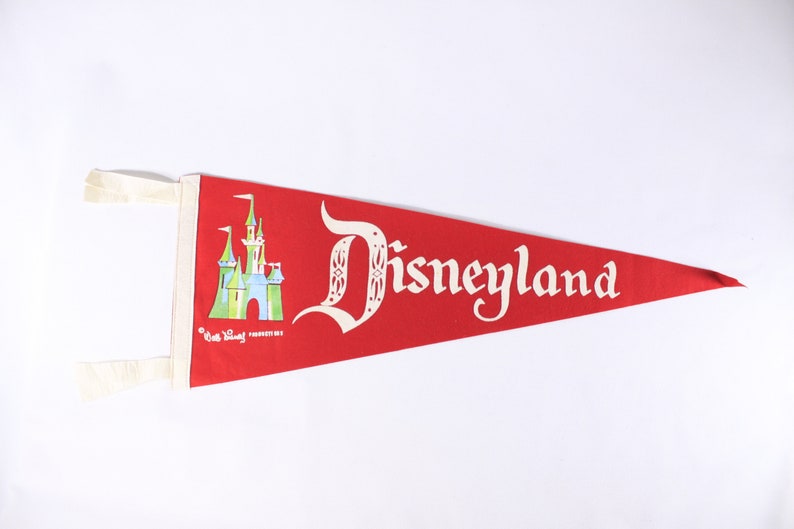 Fanion rouge Disneyland original en feutre des années 60, Walt Disney, château de la Belle au bois dormant, drapeau souvenir du château de la Belle au bois dormant des années 60 image 2