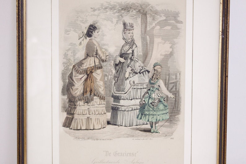 1900s Fashion Print De Gracieuse, Geillustreerde Aglaja no. 962 hand coloured engraving in simple frame image 2