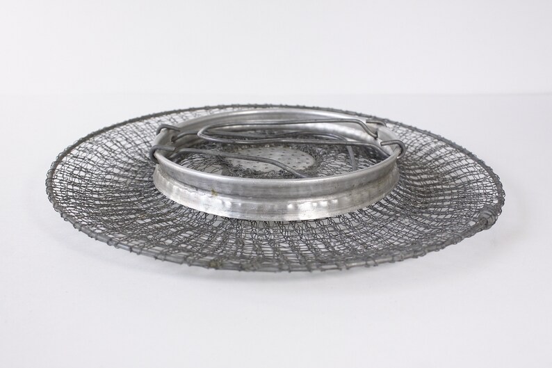 1940s Italian wire egg basket, collapsible strainer egg gathering basket image 8