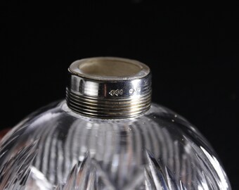 ビクトリア朝のスターリングシルバー製トップカットガラス香水瓶：1890