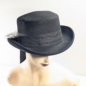 Vintage dameshoedje, zwarte wollen Italiaanse regentschapshoed voor dames, accessoire Lady made in Italy