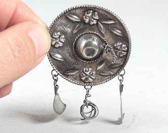1950s Sterling Silver Sombrero Brooch Rocha Mexico, Vintage jewellery Floral hat pin with charms Lasso Rope Agave Knife