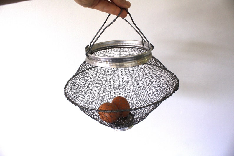 1940s Italian wire egg basket, collapsible strainer egg gathering basket image 5