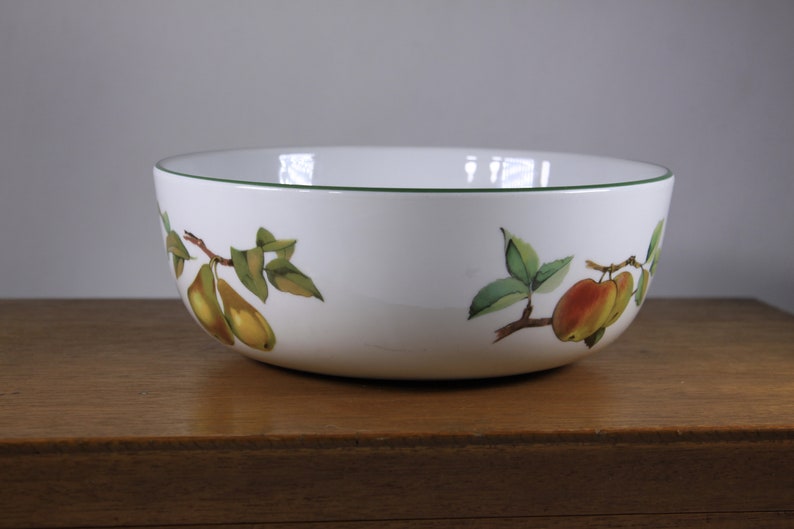 1986 English Royal Worcester Evesham Vale 8 round bowl, Freezer to Oven, Oven to Table, Microwave proof fine china image 1
