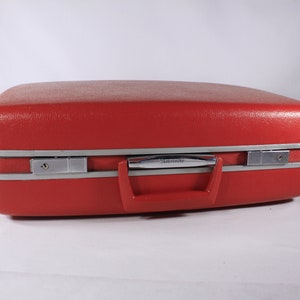 Red Samsonite suitcase, in-flight luggage, cabin bag image 4