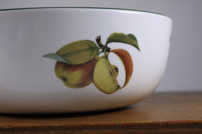 1986 English Royal Worcester Evesham Vale 8 round bowl, Freezer to Oven, Oven to Table, Microwave proof fine china image 6