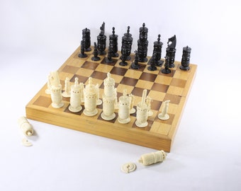 AS-IS Vintage Mexican Classic Pulpit carved bone chess set 4.5" king and folding storage board, damaged and incomplete set