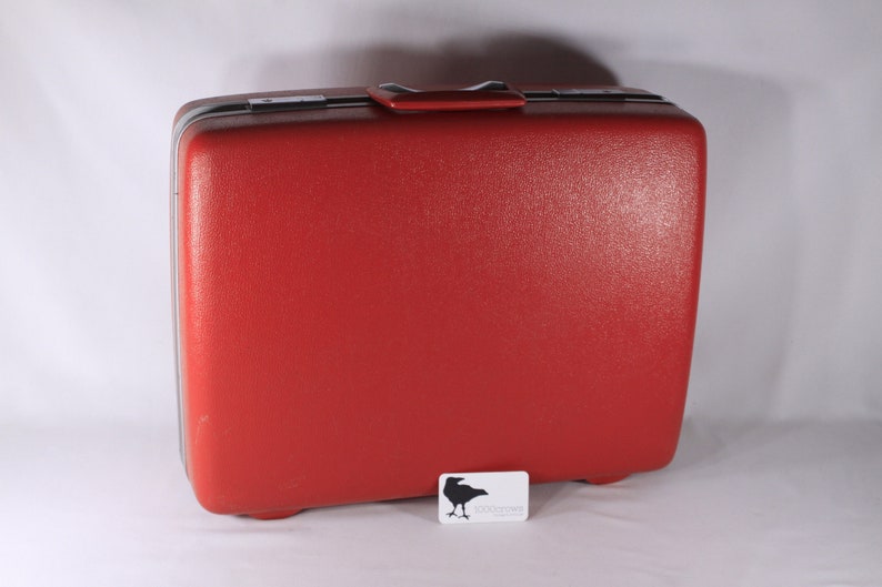 Red Samsonite suitcase, in-flight luggage, cabin bag image 2