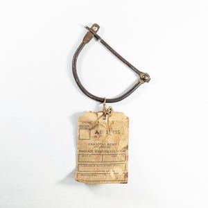 WWII Canadian army Lieut. overseas kit bag lock + Military District Baggage Identification paper tag