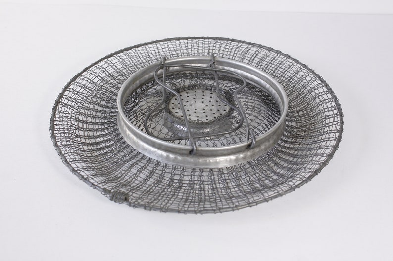 1940s Italian wire egg basket, collapsible strainer egg gathering basket image 2