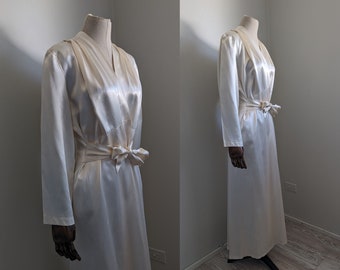 1930 - 1940s bias cut dressing gown W32”, Off-White Satin bridal bathrobe, Art Deco era night gown