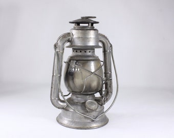 Vintage 1950s Dietz Comet Iron Kerosene Oil Lamp Lantern With Original Glass Globe, Made In Usa