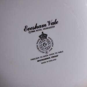 1986 English Royal Worcester Evesham Vale 8 round bowl, Freezer to Oven, Oven to Table, Microwave proof fine china image 9