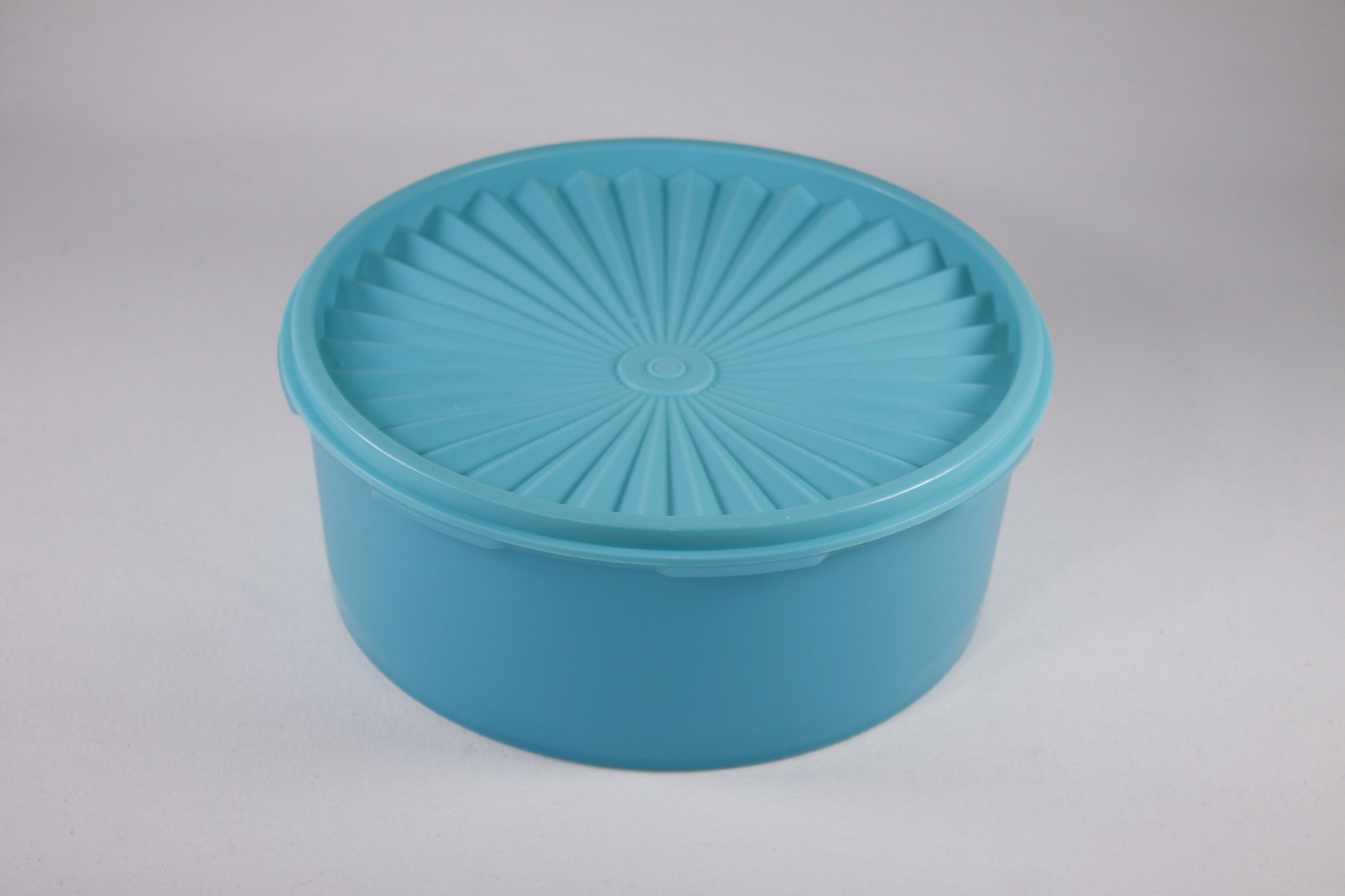  Tupperware Classic Servalier Bowl Set in Shades of Blue and  Aqua : Home & Kitchen