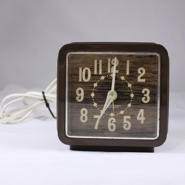 1970s Westclox Electric Wainscot no. 22013, square plastic woodgrain electric clock, Alarm function AS-IS