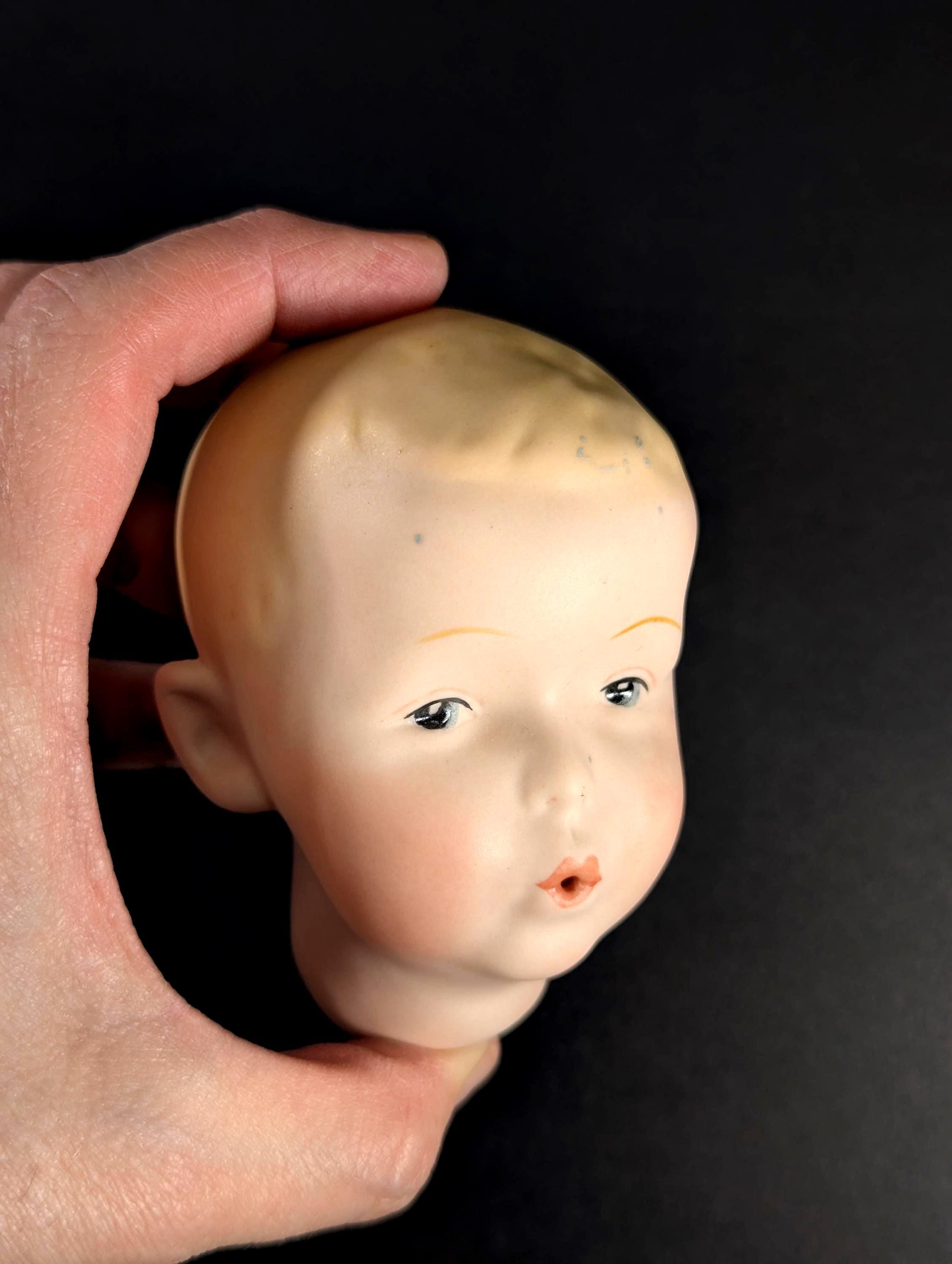 Poupée Mignonnette Ancienne, Buste En Biscuit Porcelaine, Tête Et Bras Mobiles