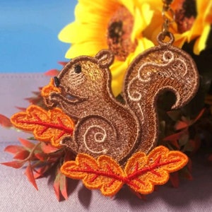 FSL Herbst Eichhörnchen, Herbst Ornament - freistehende Spitze Maschinenstickerei Designs Instant Download 4 x 4 Rahmen APE3121-002