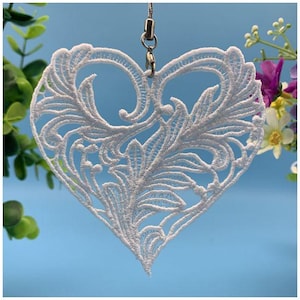 FSL ホワイトハートレース、複雑なレースペンダント - 自立型レースマシン刺繍デザイン、即時ダウンロード 4x4 フープ SCA0230-010