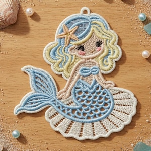 FSL Sirena Carina - Disegni per Ricamo a Macchina con Pizzo Autoportante Download Istantaneo Telaio 4x4 SCA0254-002