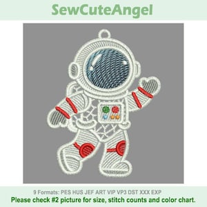 Puede incluir: Parche bordado de astronauta en blanco, rojo y azul. El astronauta está representado con un casco y un traje espacial detallados, saludando con un brazo levantado. El texto "SewCuteAngel" está en la parte superior. El texto inferior dice "9 Formats: PES HUS JEF ART VIP VP3 DST XXX EXP Please check #2 picture for size, stitch counts and color chart."