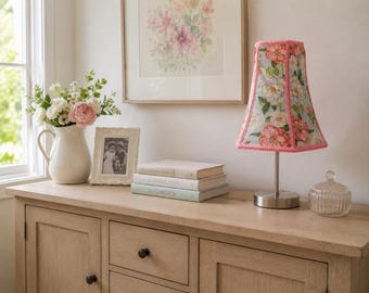 Abajur floral feito à mão, estilo jardim campestre, decoração de inspiração vintage.
