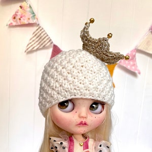 Blythe hat with crown , Crochet cute hat for Blythe doll,  blythe winter hat, outfit blythe ,Blythe clothes, accessory for blythe