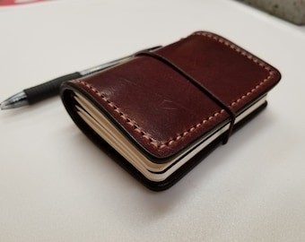 Libreta con tarjetero, WALLIST *Elige tu acabado* Mini libreta de piel flor con 2 bolsillos para tarjetas, 2 mini Moleskines INCLUIDOS