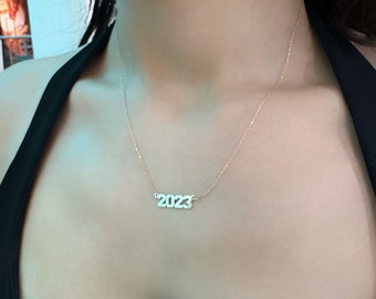 Collar personalizado con año de nacimiento: plata de ley bañada en oro de 14 quilates