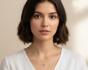 Collar de corazón minimalista con circonitas / Joyería de plata de ley 925 / Regalo de Navidad para ella / Collar de amor navideño