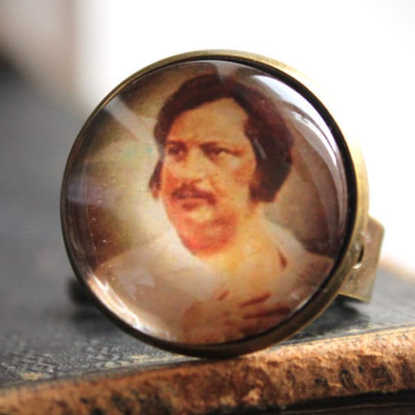 HONORE de BALZAC bague littéraire cabochon balzac homme ou femme, bronze et verre, portrait écrivain livre poète XIXème siècle BGCB047