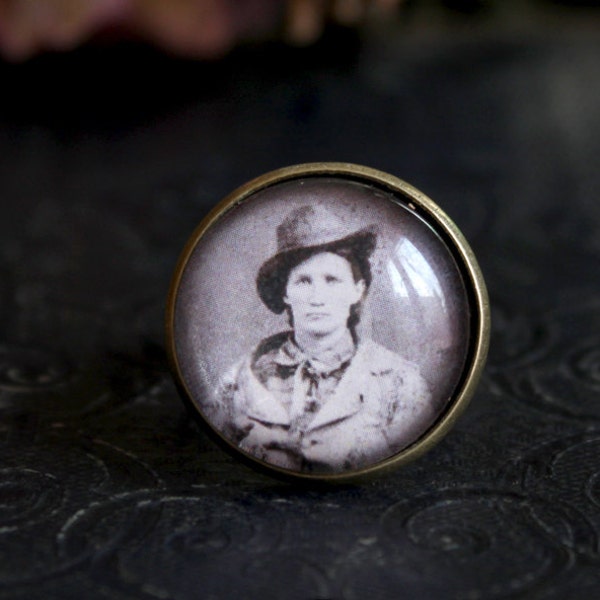 CALAMITY JANE bague cabochon bronze et verre 20mm, conquête de l'ouest, western, far west, Calamity Jane  BGCB038