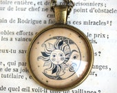 SOLEIL and LUNE voyance necklace pendant cabochon bronze and glass 25 mm medallion astrology astronomy stars comet tarot arcane COC039