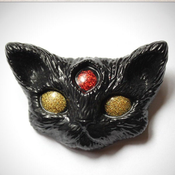 Cat THREE EYES resin brooch black red gold animal pin's badge halloween goth gothic monster teeth vampire blood evil hell BRO017