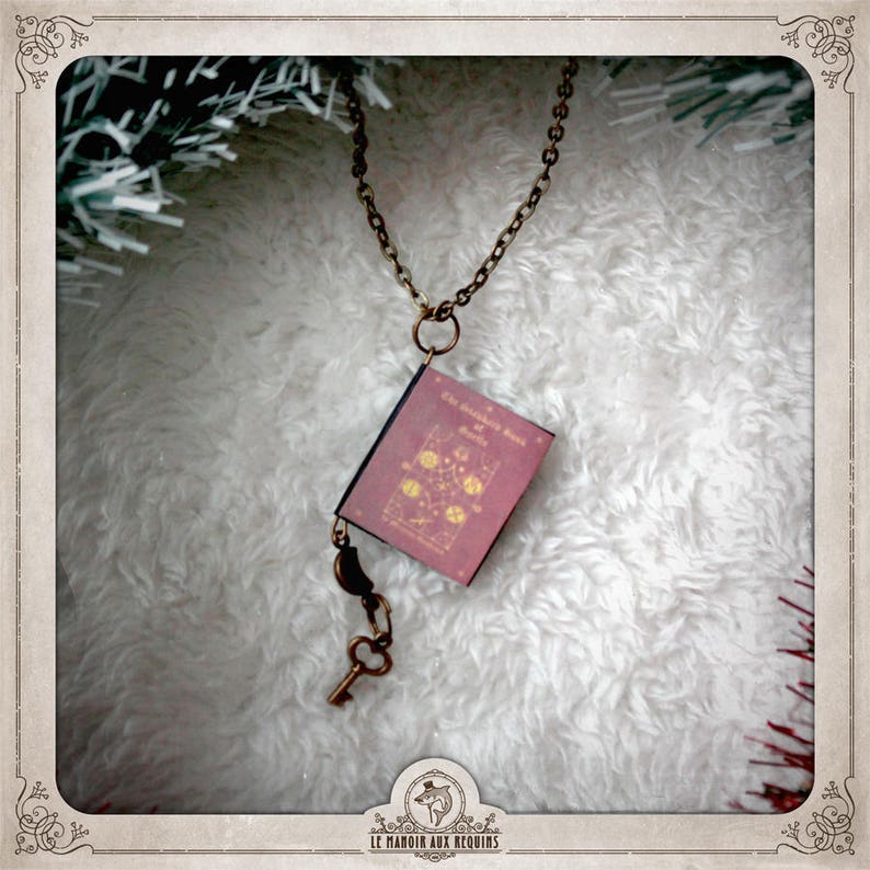Bronze necklace mini Grimoire moon key ML008