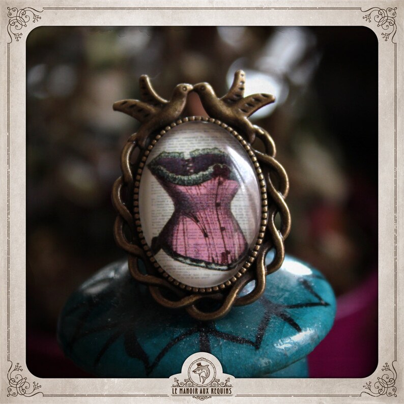 Pink CORSET Adjustable ring burlesque cabochon bronze and glass 18x25mm birds BGCB052