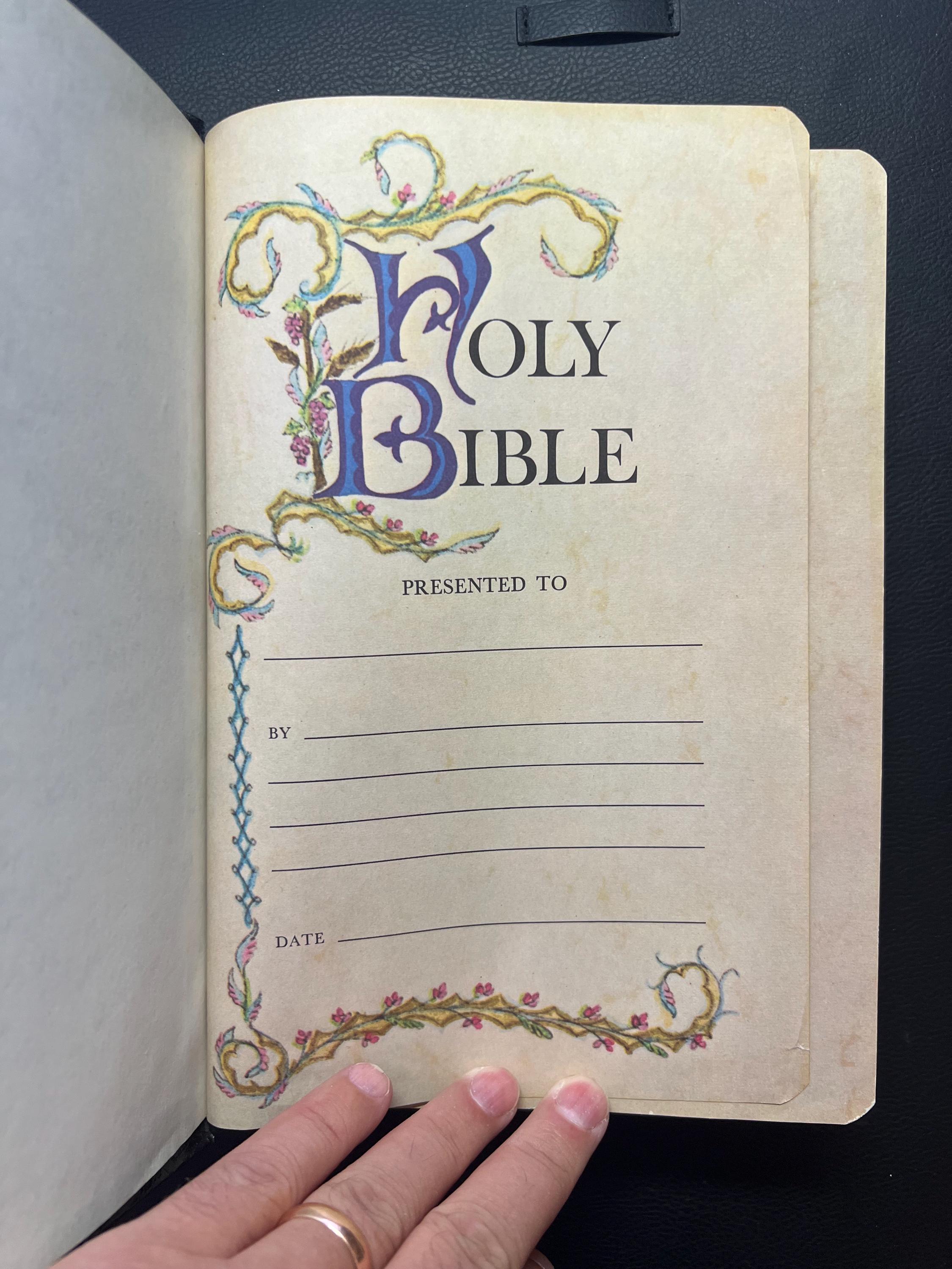 Holy Bible - King James Version - Giant Print - Red Letter Edition ...